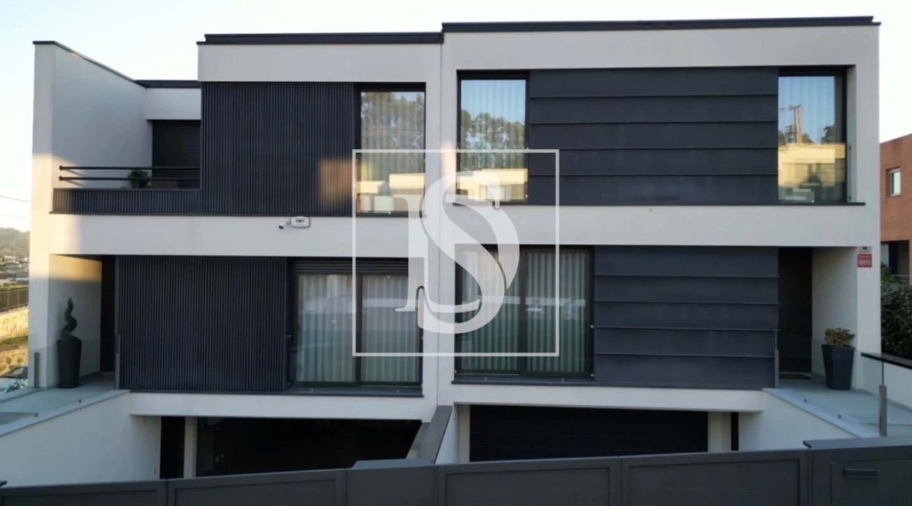 Moradia T3 para Venda em Santo Tirso, Couto (Santa Cristina e São Miguel) e Burgães Foto 2