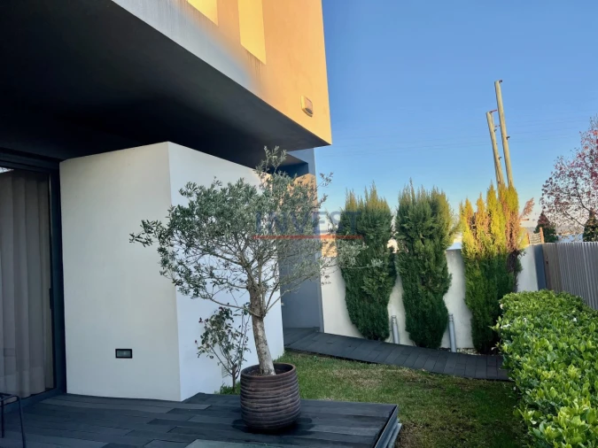 Moradia T5 para Venda em Cidade da Maia Foto 50