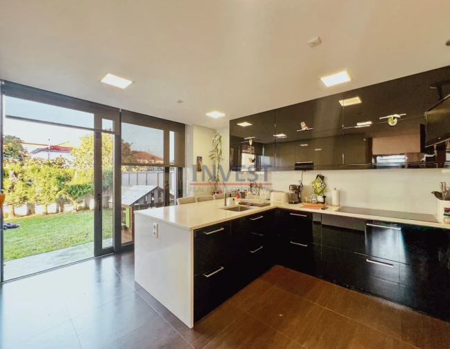 Moradia T5 para Venda em Cidade da Maia Foto 17