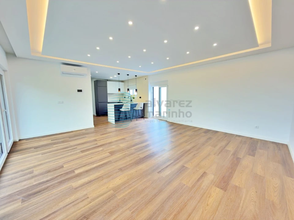 Moradia T3 para Venda em Santa Maria, São Pedro e Matacães Foto 2