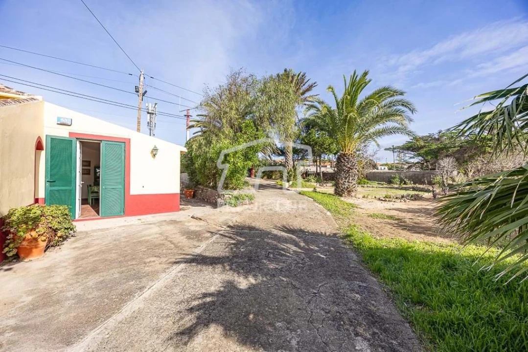 Moradia T4 para Venda em Porto Santo Foto 3