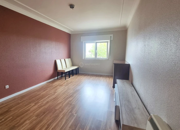 Apartamento T3 para Arrendamento em São Domingos de Rana Foto 6