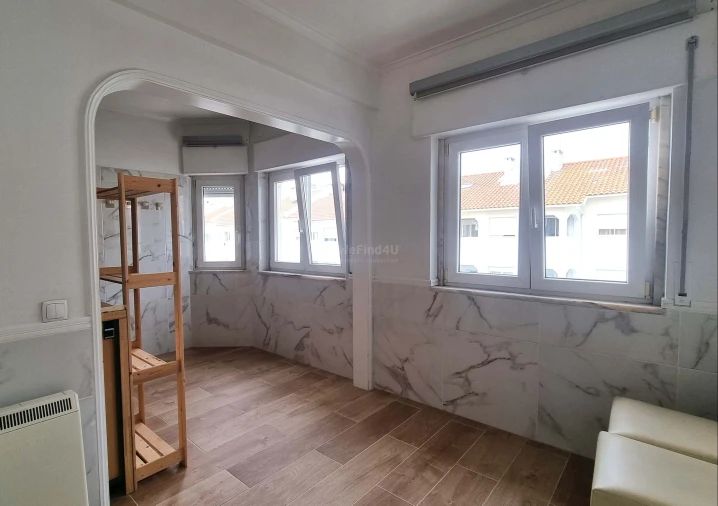 Apartamento T3 para Arrendamento em São Domingos de Rana Foto 11