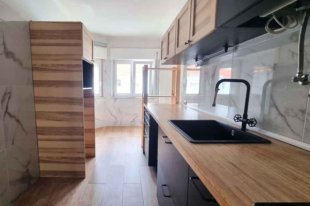 Apartamento T3 para Arrendamento em São Domingos de Rana Foto 9