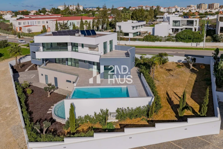 Moradia T4 para Venda em Lagos (São Sebastião e Santa Maria) Foto 4