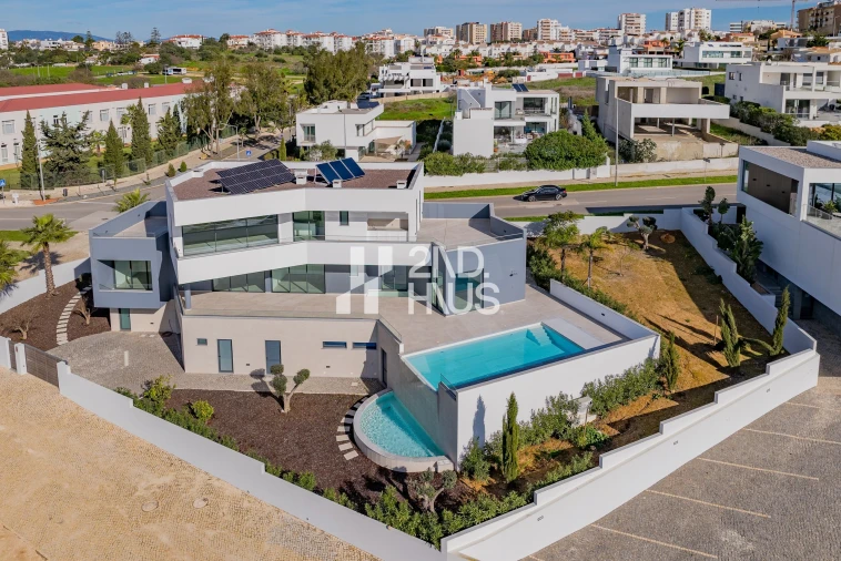 Moradia T4 para Venda em Lagos (São Sebastião e Santa Maria)