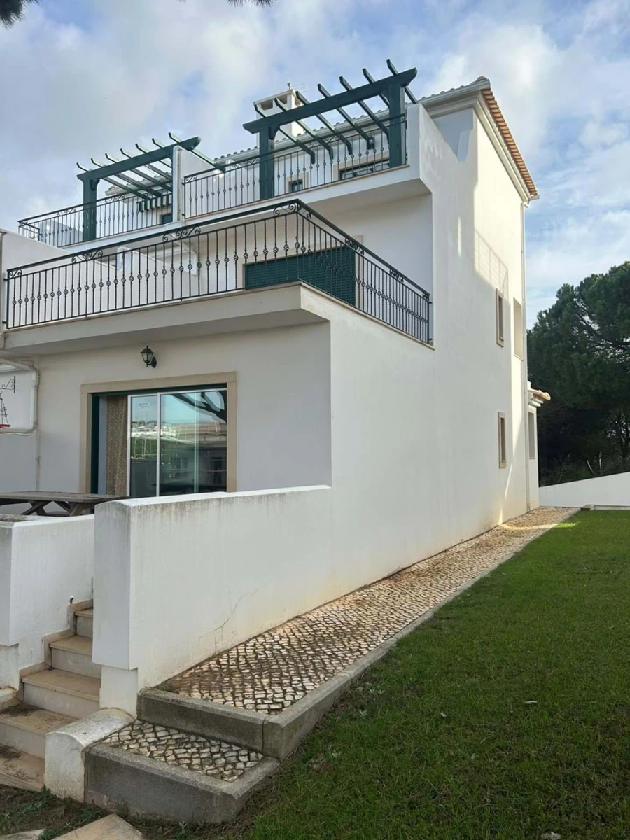 Moradia T3 para Arrendamento em Albufeira e Olhos de Água