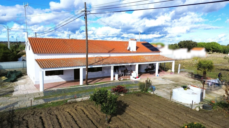 Moradia T3 para Venda em Vale de Santiago