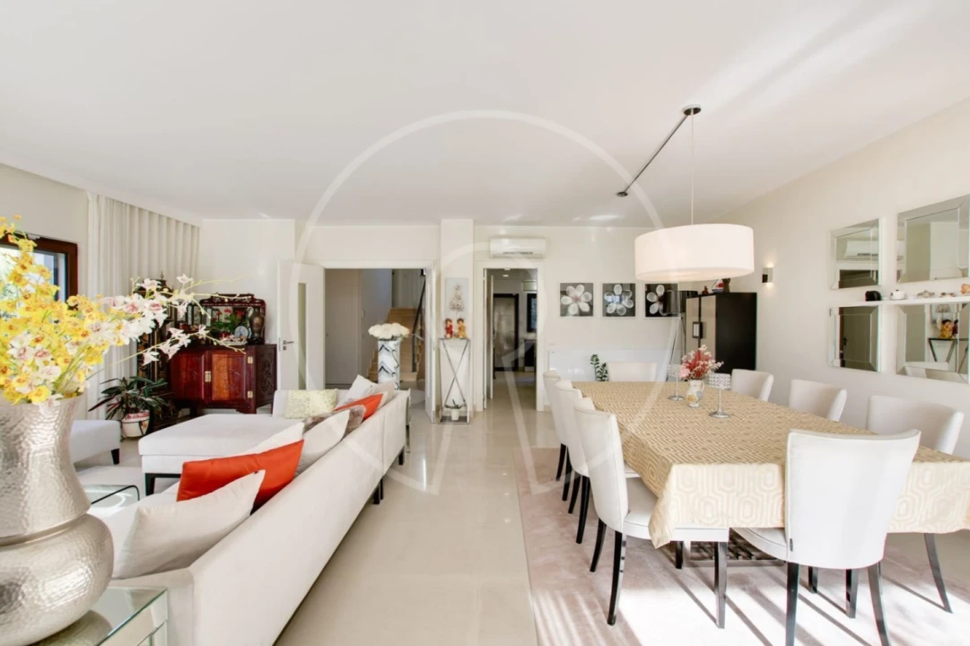 Moradia T4 para Venda em Alcabideche Foto 8