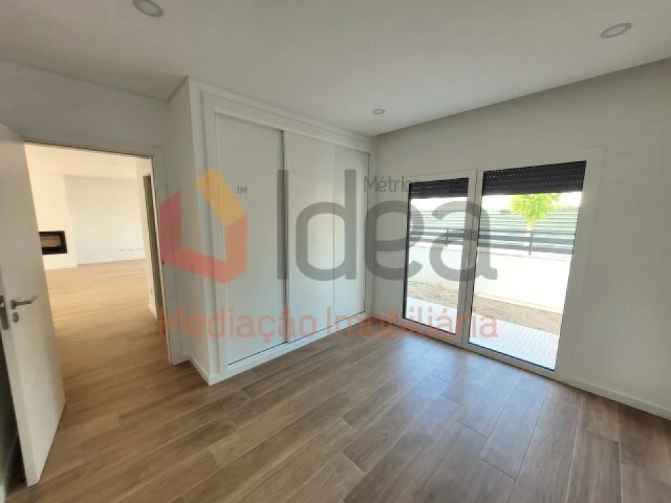 Moradia T4 para Venda em Amora Foto 9