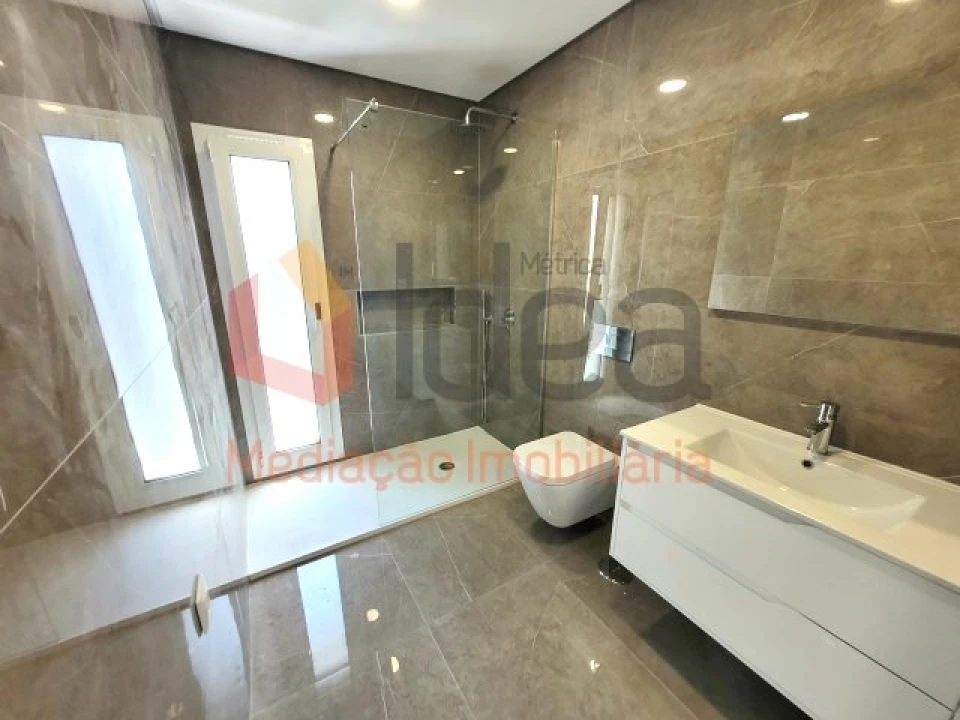 Moradia T4 para Venda em Amora Foto 14