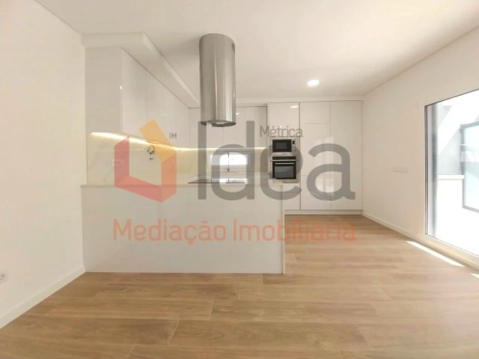 Moradia T4 para Venda em Amora Foto 7