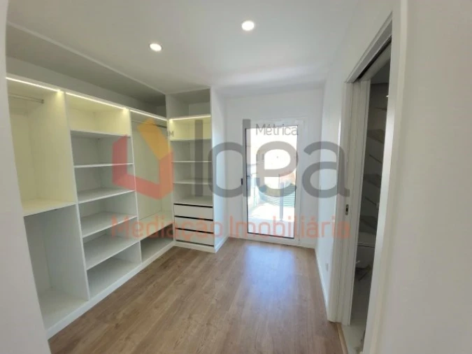 Moradia T4 para Venda em Amora Foto 12