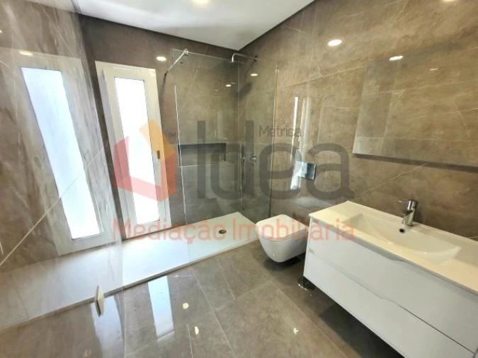 Moradia T4 para Venda em Amora Foto 14