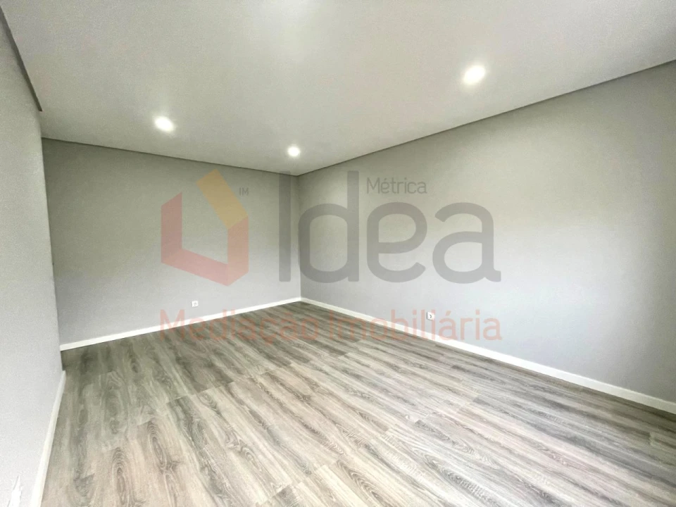 Apartamento T2 para Venda em Amora Foto 7