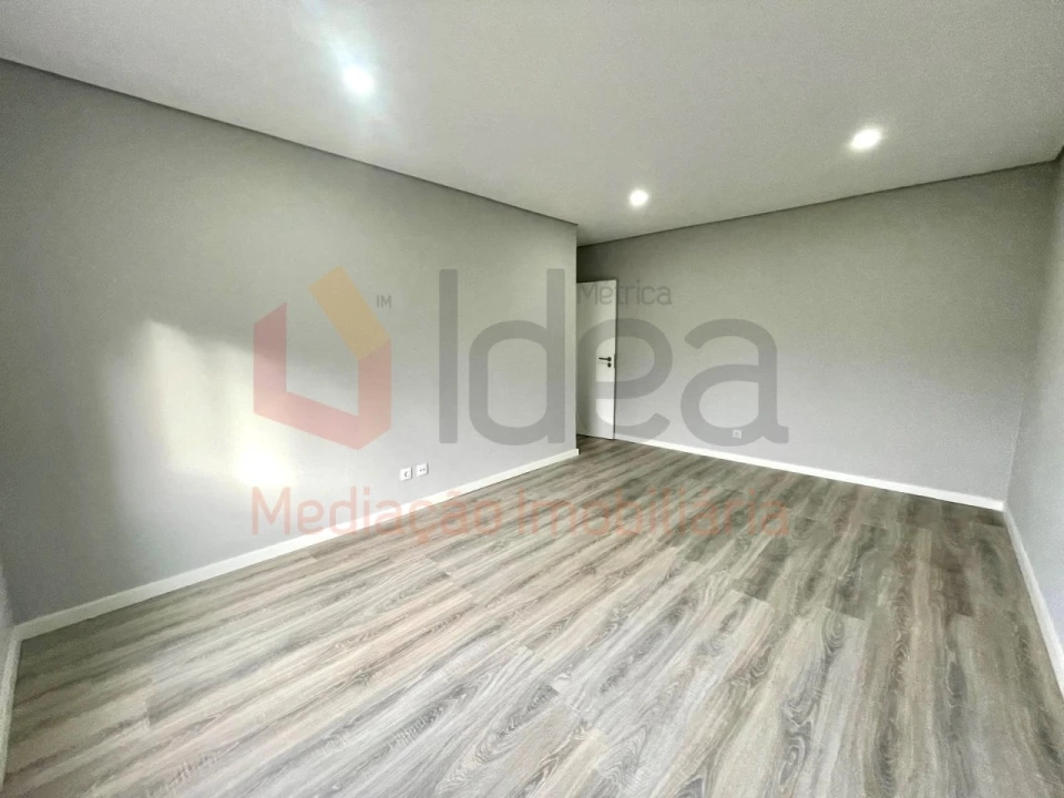 Apartamento T2 para Venda em Amora Foto 6