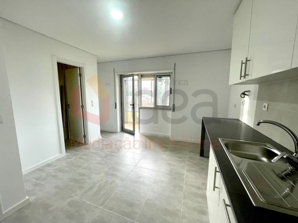 Apartamento T2 para Venda em Amora Foto 1