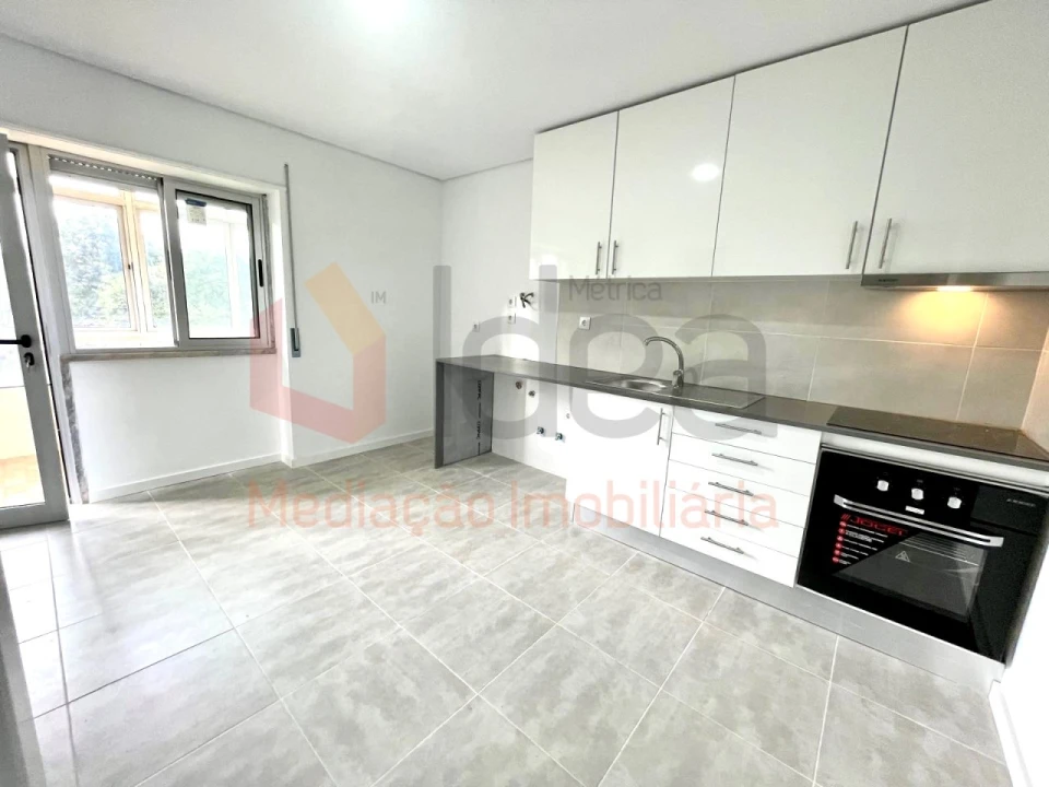 Apartamento T2 para Venda em Amora Foto 2
