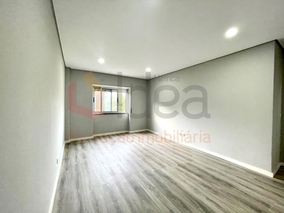 Apartamento T2 para Venda em Amora Foto 17