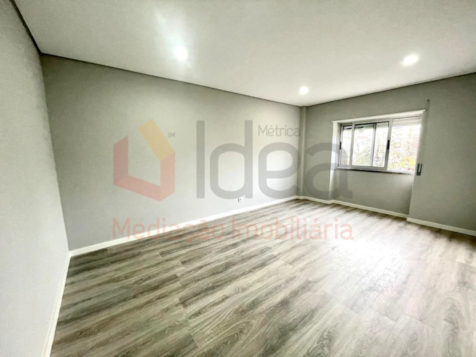 Apartamento T2 para Venda em Amora Foto 4