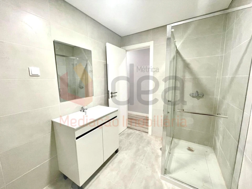 Apartamento T2 para Venda em Amora Foto 19