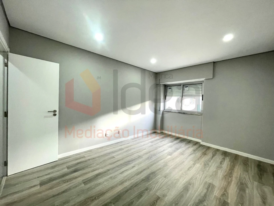 Apartamento T2 para Venda em Amora Foto 14