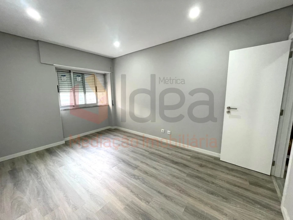 Apartamento T2 para Venda em Amora Foto 16
