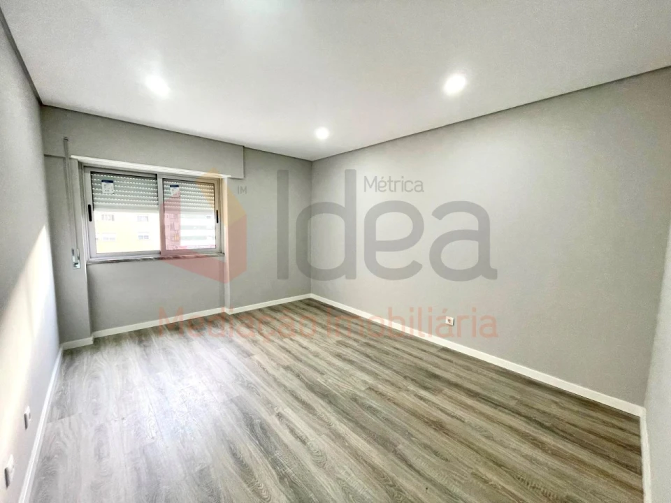 Apartamento T2 para Venda em Amora Foto 13