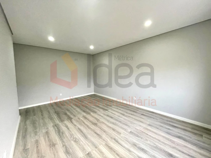 Apartamento T2 para Venda em Amora Foto 7
