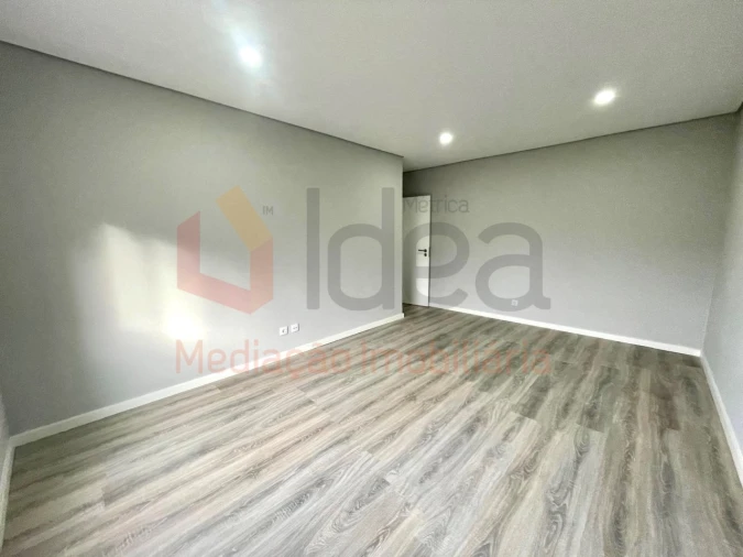 Apartamento T2 para Venda em Amora Foto 6