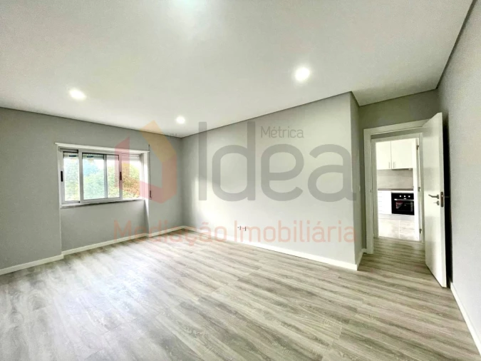Apartamento T2 para Venda em Amora Foto 5