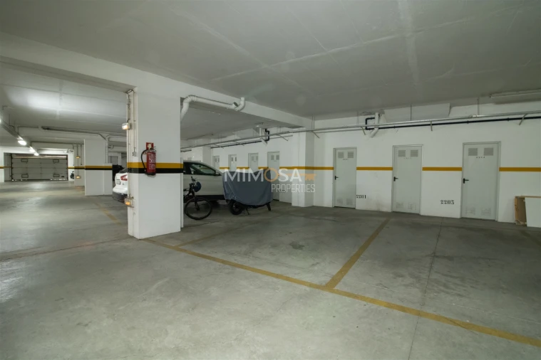 Garagem para Arrendamento em Lagos (São Sebastião e Santa Maria) Foto 2