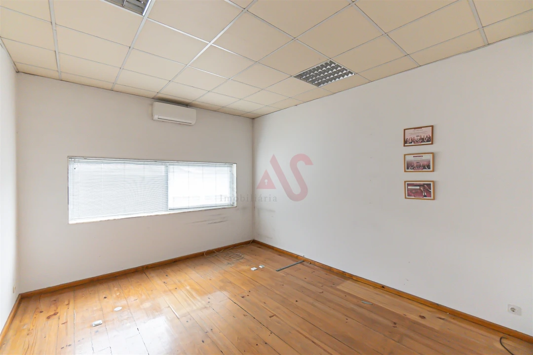 Armazém para Venda em Regilde Foto 18