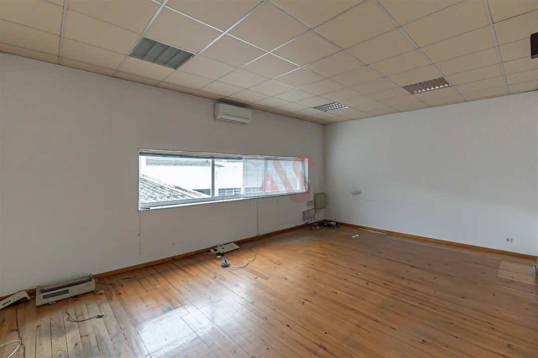 Armazém para Venda em Regilde Foto 14