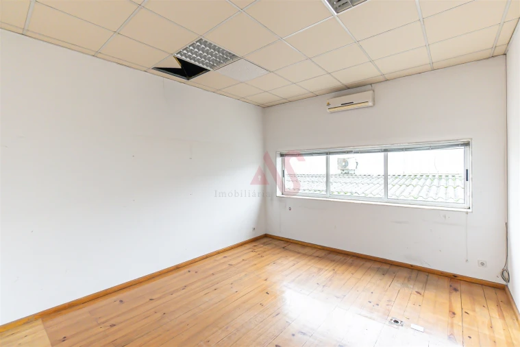 Armazém para Venda em Regilde Foto 11