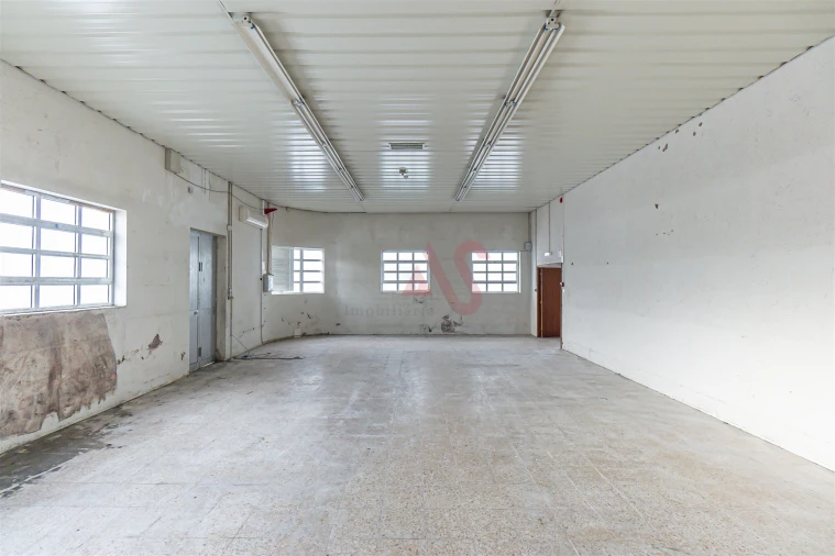 Armazém para Venda em Regilde Foto 4