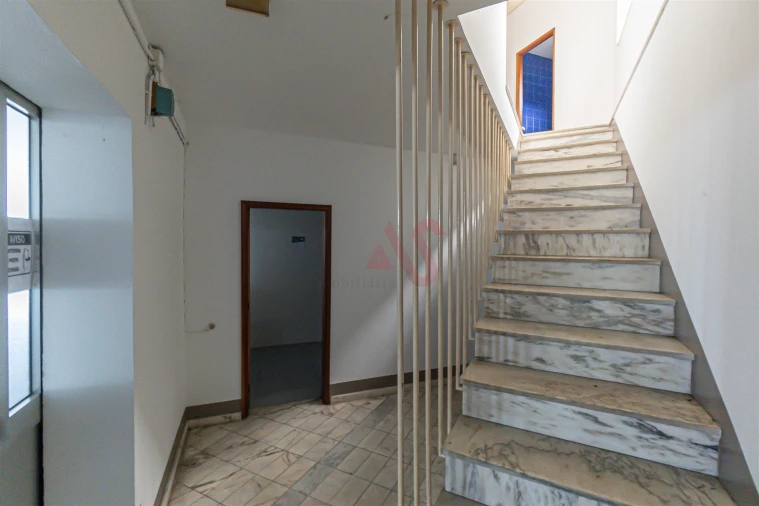 Armazém para Venda em Regilde Foto 9