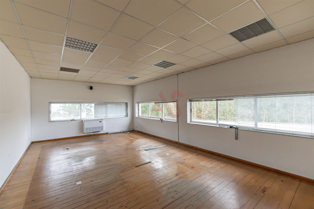 Armazém para Venda em Regilde Foto 16