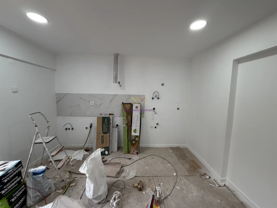 Apartamento T2 para Venda em Venteira Foto 19