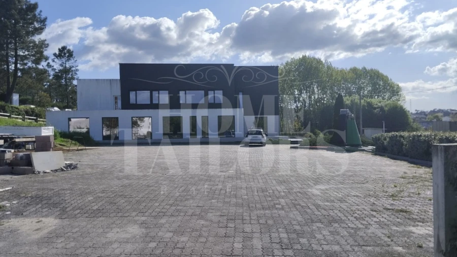 Armazém para Venda em Bodiosa