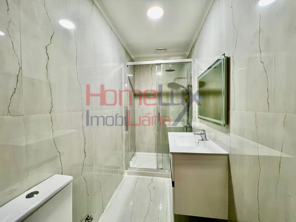 Moradia T4 para Venda em Campanhã Foto 9