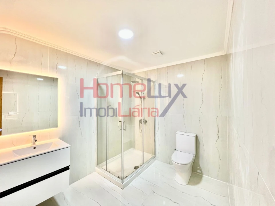 Moradia T4 para Venda em Campanhã Foto 27