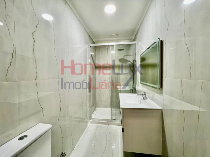 Moradia T4 para Venda em Campanhã Foto 9