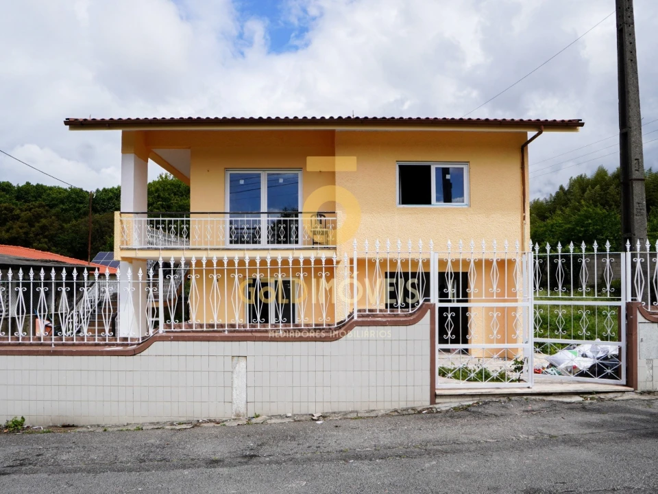 Moradia T4 para Venda em Santa Maria de Lamas Foto 1