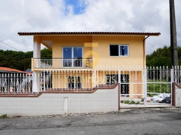 Moradia T4 para Venda em Santa Maria de Lamas