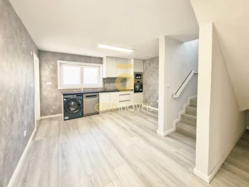 Moradia T4 para Venda em Santa Maria de Lamas