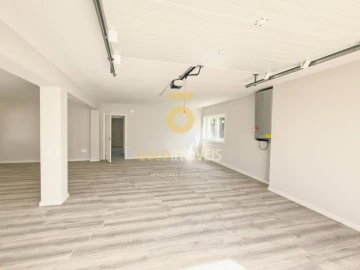 Moradia T4 para Venda em Santa Maria de Lamas