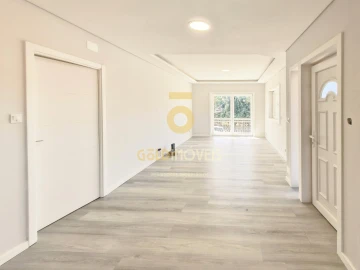 Moradia T4 para Venda em Santa Maria de Lamas