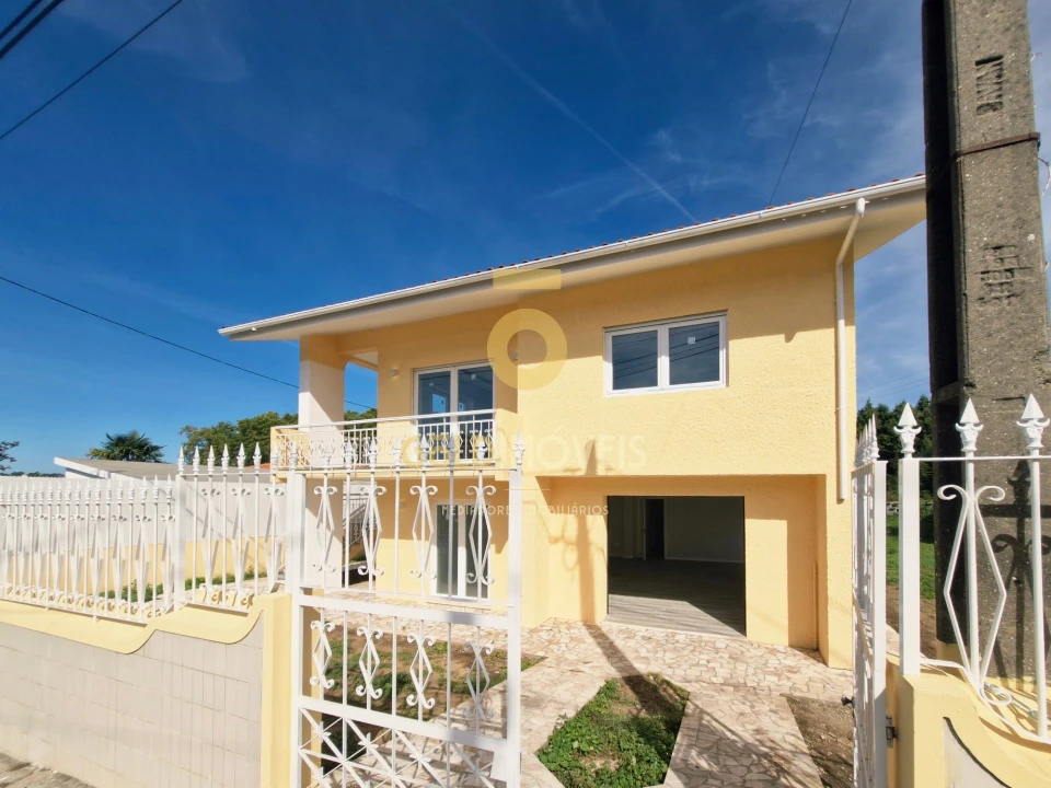Moradia T4 para Venda em Santa Maria de Lamas Foto 1