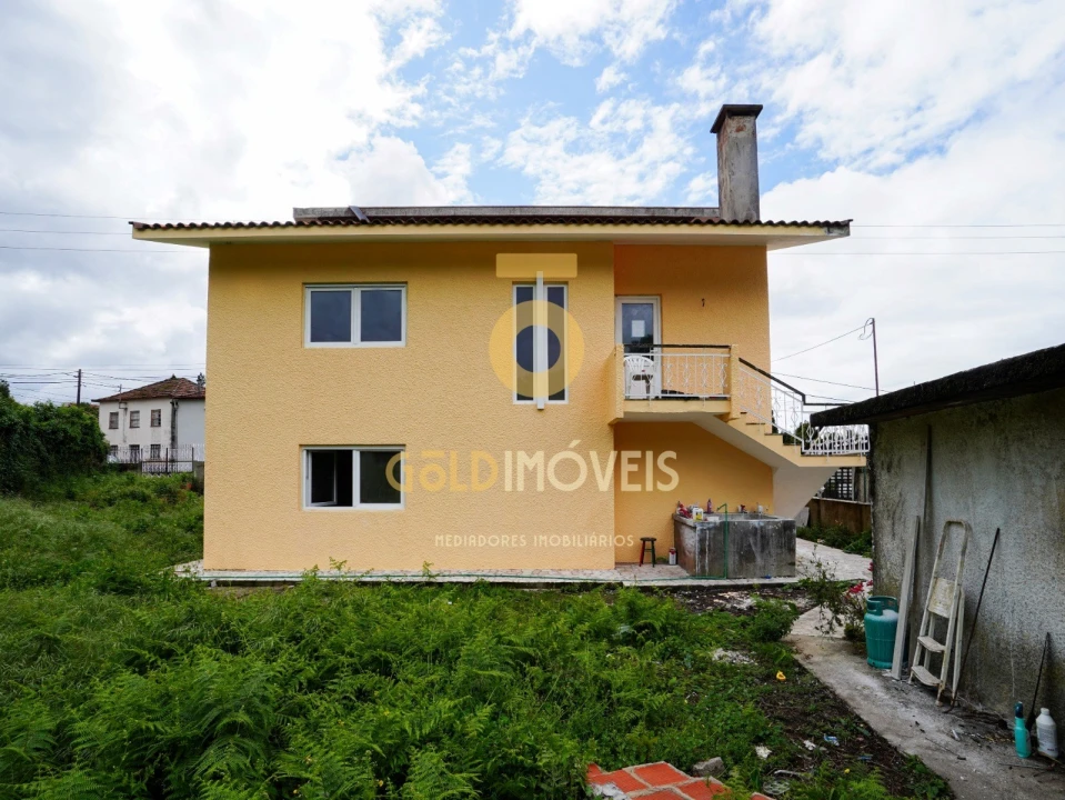 Moradia T4 para Venda em Santa Maria de Lamas Foto 2